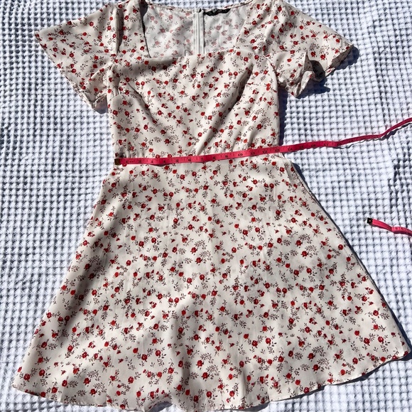 Flutter-Sleeve, Square-Neck, Cream Sundress with Red Roses - Picture 12 of 16